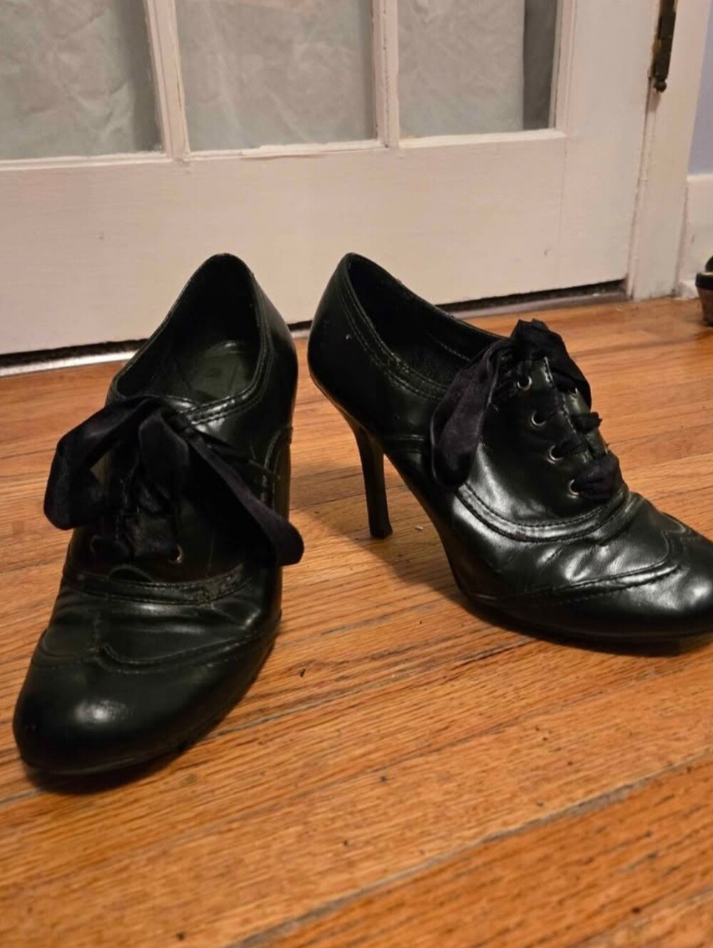 Classic Black Lace-Up Heeled Oxfords for Women